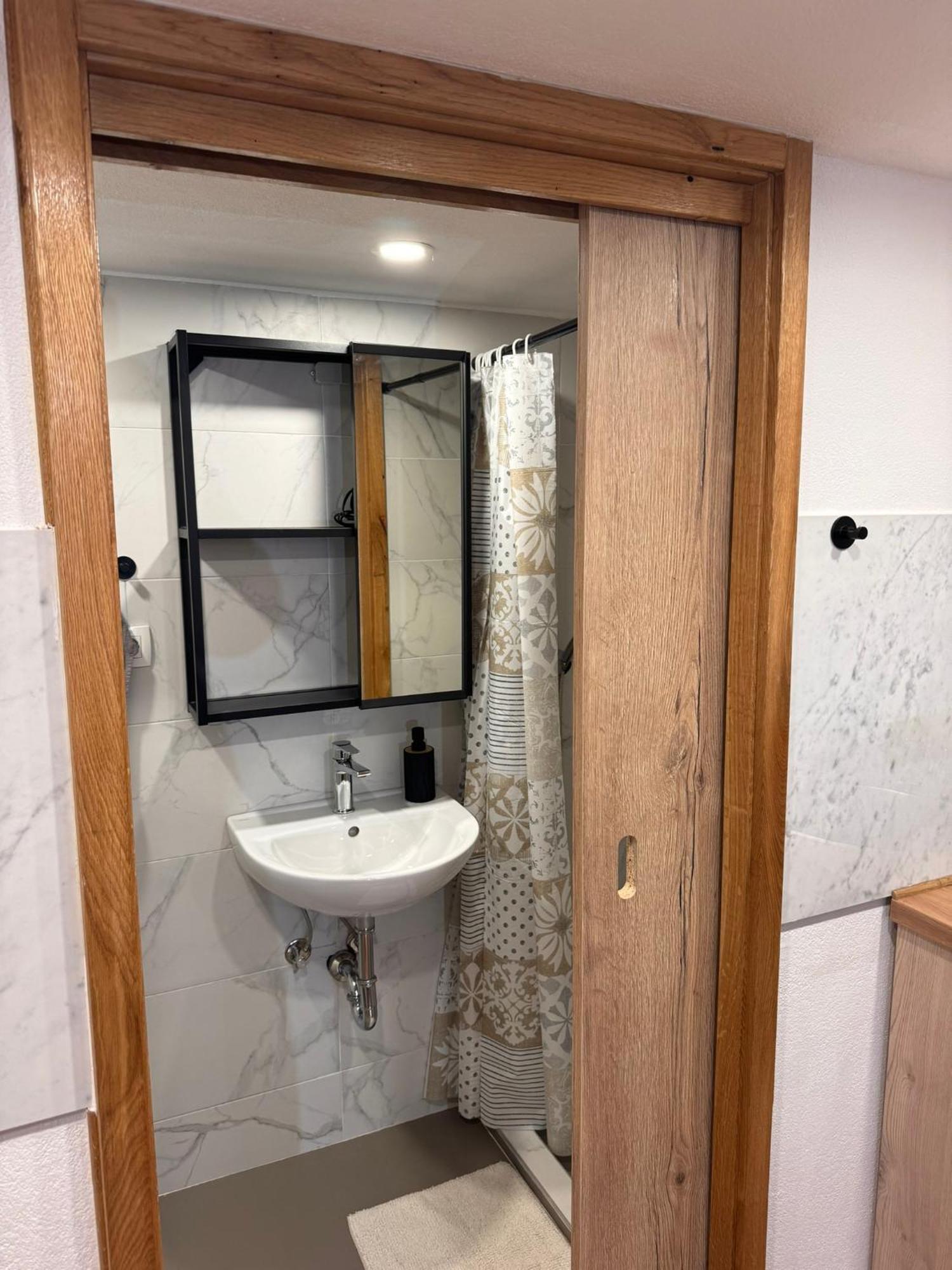 Zenroom Apartments Любляна Экстерьер фото