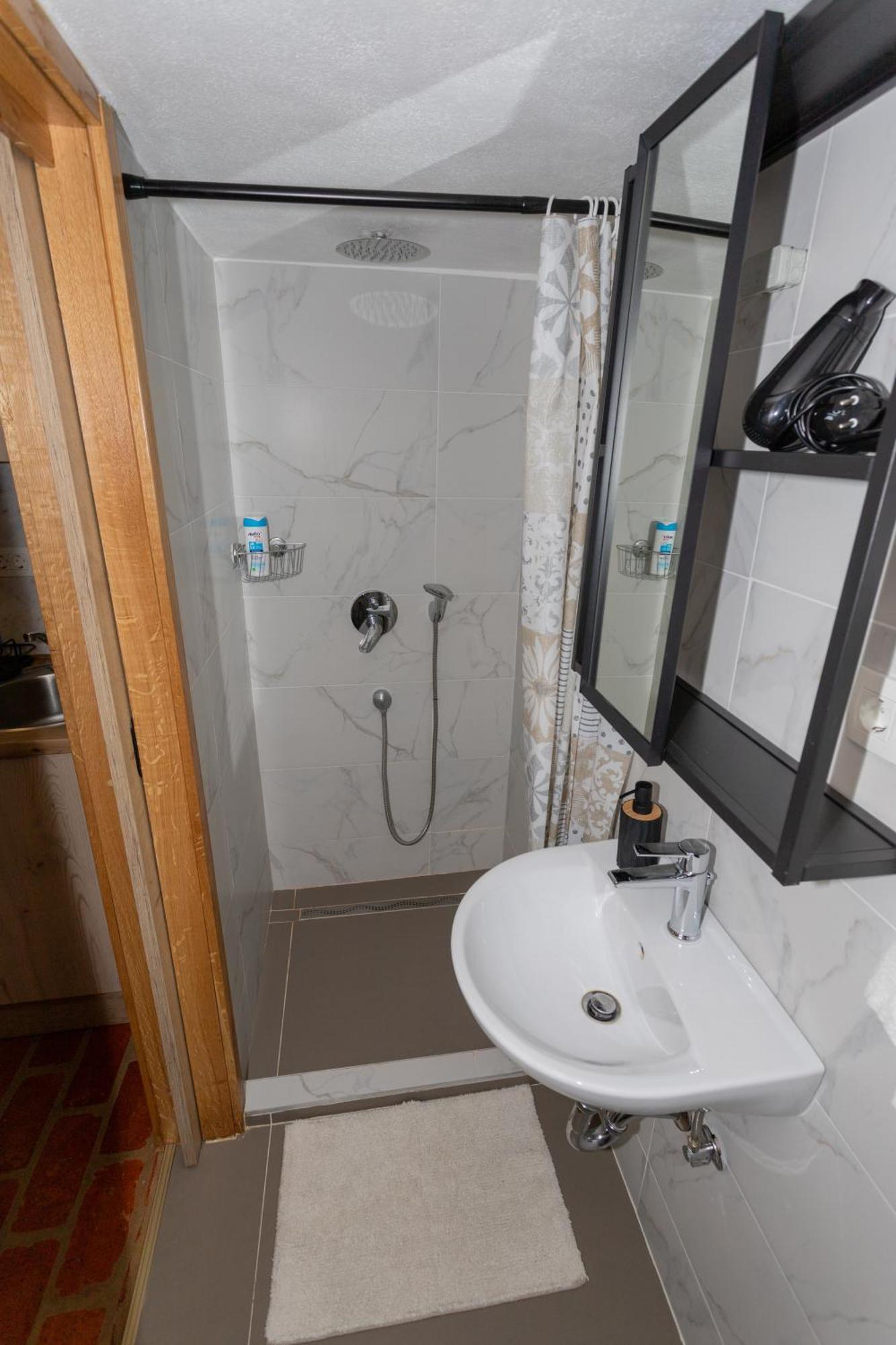 Zenroom Apartments Любляна Экстерьер фото